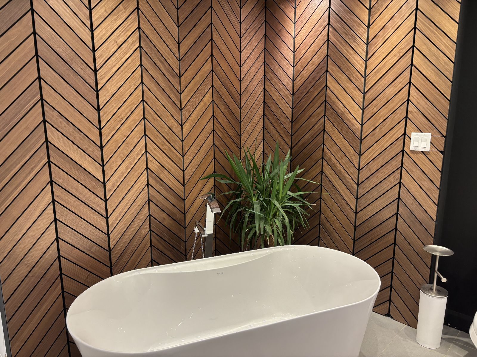 Panneau acoustique en chevron noyer - Image 4